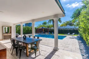 Stunning Tropical Pool House Miami Coconut Grove - Image 2