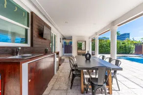 Stunning Tropical Pool House Miami Coconut Grove - Image 5