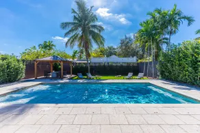 Stunning Tropical Pool House Miami Coconut Grove - Image 3