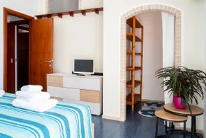 Monica's Guesthouse - Image 2