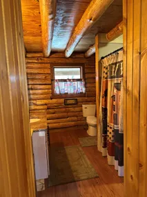 Newly Remodeled 3-Bedroom Log cabin - Image 4