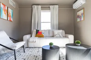 Spacious 8-Bedroom Retreat with 5 Living Rooms - Image 2