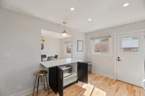 Renovated Mid-Century, 4 bed/2.1 bath townhome - Image 5