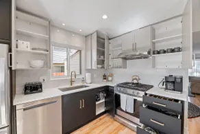 Renovated Mid-Century, 4 bed/2.1 bath townhome - Image 4