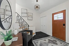 Gorgeous 4br2ba Luxury Home - Image 5