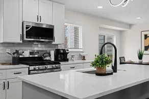 Gorgeous 4br2ba Luxury Home - Image 4