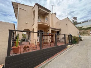 Scarborough Beach Side Retreat - Image 2