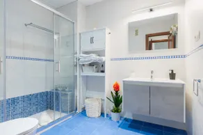 LuxSevilla, Apartment with double bed and sofa bed. - Image 3