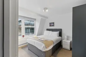 Bright Penthouse in Clerkenwell | Private Terrace - Image 2
