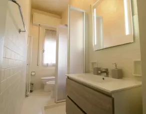 Tuscan Welcome - Elegant Apartment with Balcony - Image 4