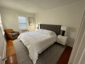 Charming Southampton Village Cottage - Image 5