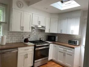 Charming Southampton Village Cottage - Image 2