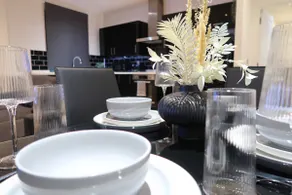 Stylish City-Centre Stay - Image 3