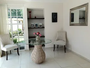 House with pool and garden, close to the beach - Image 2