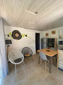 One-bedroom apartment in the countryside with large swimming pool - Image 4