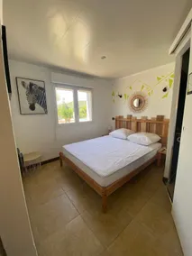One-bedroom apartment in the countryside with large swimming pool - Image 5