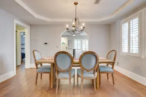 Sunshine Bungalow - Image 4