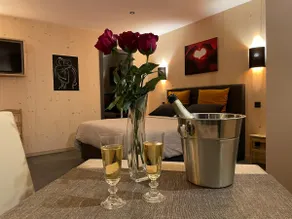 Romantic outdoor spa chalet - Image 2