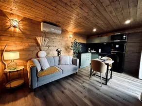Lodge & private Jacuzzi Majolie Nuit - Image 3