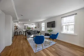 5 min to Ravinia*Navy Base*Sleeps 7*Smart TVs - Image 2