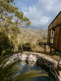 Cabin with Jacuzzi, Fire Pit and BBQ - Image 5