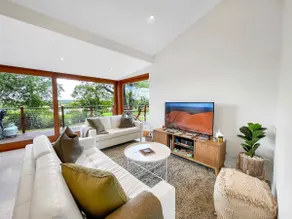 Two Doors - Unique 2 bdrm cottage on picturesque vineyard estate - Image 3
