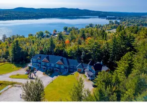 The condo overlooking the lake - Image 3