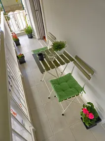 Sunlit 1BR w Balcony, Metro to Acropolis - Image 2