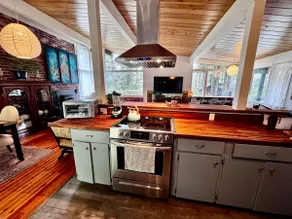 Humboldt Haven: Forest/Bay Views & Garden Firepits - Image 4