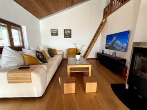 Chalet with mountain views & ski-in/ski-out - Image 2