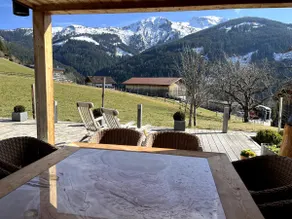 Chalet with mountain views & ski-in/ski-out - Image 3