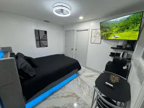 Luxe Haven Private Room! 1 Bed - Image 2