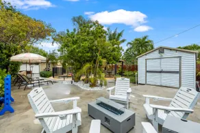 Secluded Tropical Bungalow *5 minutes to Beach* - Image 5