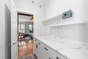 Unique 2 BD in Uptown Charlotte - Image 5
