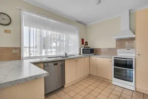 Beachfront Apartments: Upstairs - Image 4