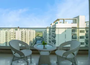 Central Park 1BR Apt Near Gurugram Wid Pool Access - Image 2
