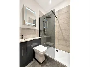 Newly refurbished town centre apartment - Image 5