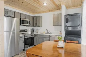 Newly renovated apartment in quaint Celina - Image 5