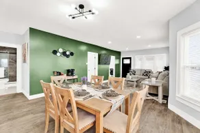 Emerald Luxe Retreat | 3BD Stylish Stay Sleeps 6 - Image 2