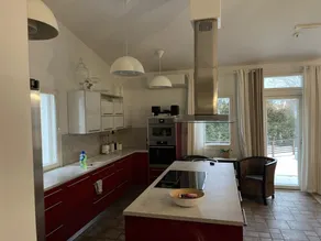 Beautiful 214 sqm townhouse near outdoor areas - Image 3