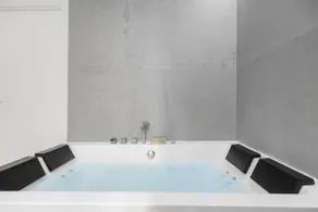 GG3 Suite with a romantic jacuzzi - Image 2