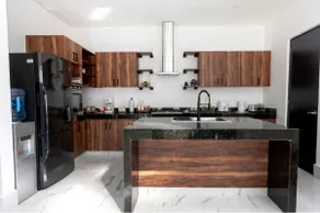 Beautiful 4-bedroom house with pool - Image 4