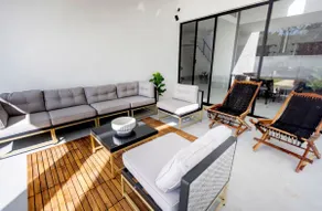 Beautiful 4-bedroom house with pool - Image 5