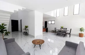 Beautiful 4-bedroom house with pool - Image 3