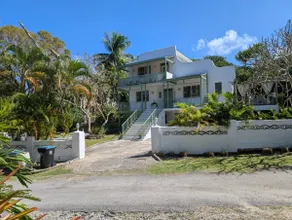 Beautiful Family Home with Pool,  direct access to tennis courts. - Image 4