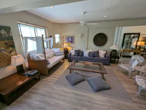 Beautiful Family Home with Pool,  direct access to tennis courts. - Image 3