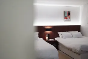 Sound Stay | 1 minute walk from Sillim Station | Netflix | 2 queen beds | 20 minutes from Hongdae | Remodeling - Image 3