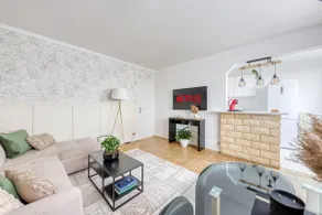 2-bedroom with private parking – CDG – RER B - Image 3