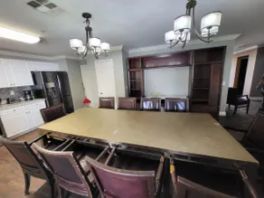Beautiful 6 Bedrooms, 6 Beds - Image 3