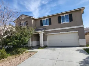 Beautiful 6 Bedrooms, 6 Beds - Image 2